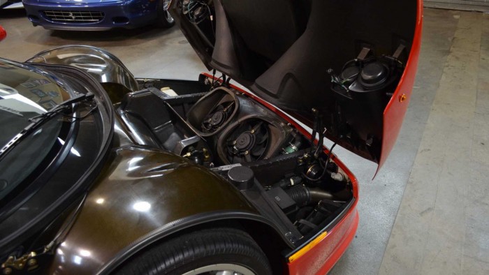 Így néz ki az 11 milliós táskaszett, ami pont passzol a milliárdot érő autóhoz 2