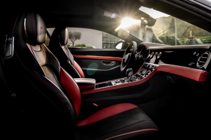 Harsányabbak lettek a kétajtós Bentley-k 6 | Vezess Harsányabbak lettek a kétajtós Bentley-k 6