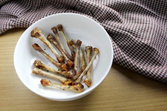 Csirkecsontot etetnének a jövőben az emberekkel