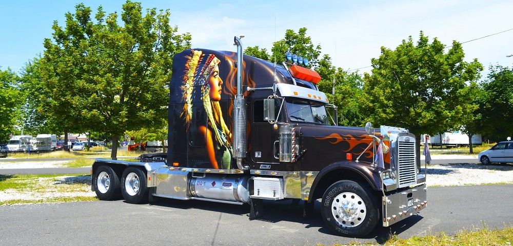 Dzsipet adott cserébe ezért a gyönyörű csőrösért