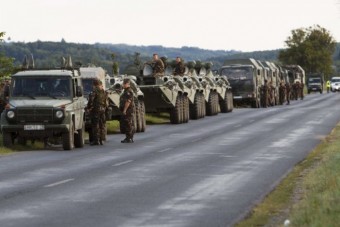 Így érdemes közlekedni katonai konvoj közelében 