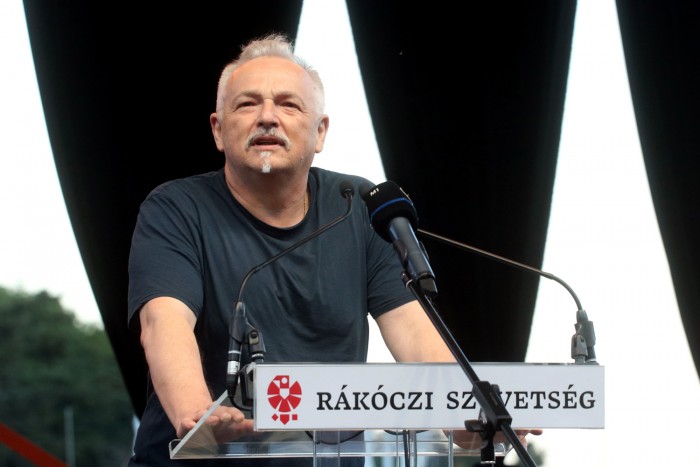 Hernádi Zsolt, a Mol elnök-vezérigazgatója beszédet mond a Rákóczi Szabadegyetemen