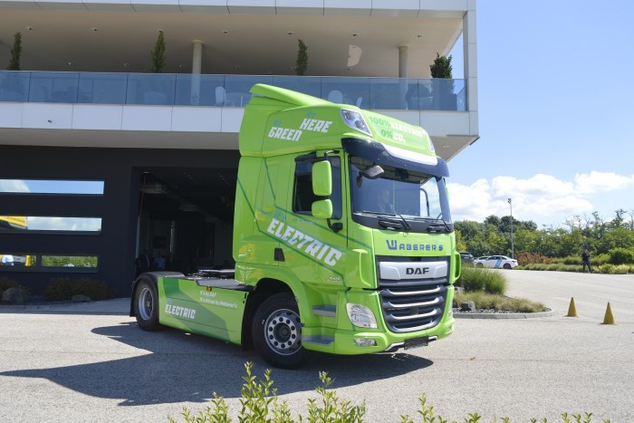 Zöld nyerges vontatót kapott a Waberer’s 2 | Vezess Zöld nyerges vontatót kapott a Waberer’s 2