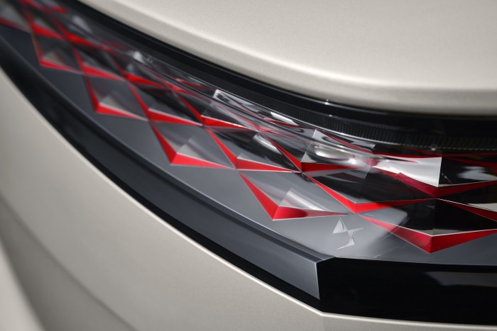 Sportmotort kapott a franciák extravagáns szabadidőjárműve 10 | Vezess Sportmotort kapott a franciák extravagáns szabadidőjárműve 10