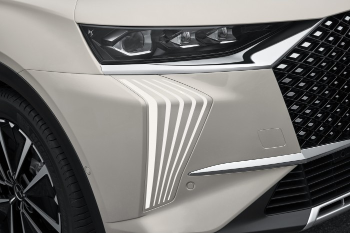 Sportmotort kapott a franciák extravagáns szabadidőjárműve 8 | Vezess Sportmotort kapott a franciák extravagáns szabadidőjárműve 8