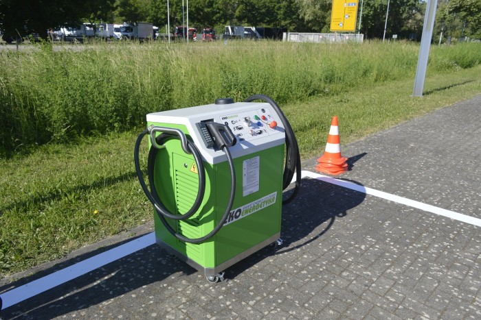 Életmentő kábel került az új Mercibe 12