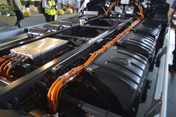 Életmentő kábel került az új Mercibe 10