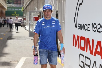 Alonso megint belerúgott a Forma-1-be