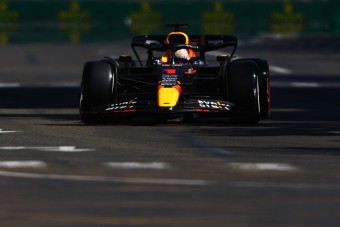 F1: Dráma, nullázott a Ferrari Bakuban, Verstappen nyert 