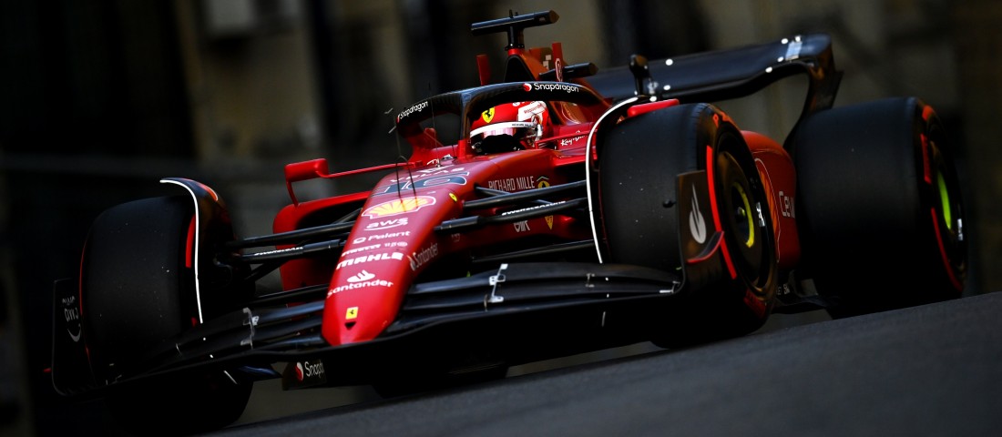 F1: Óriási Leclerc-pole Bakuban