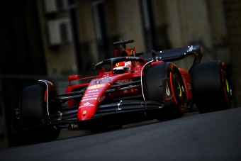 F1: Óriási Leclerc-pole Bakuban