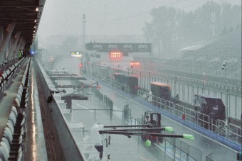Elöntötte az F1-es pályát az eső