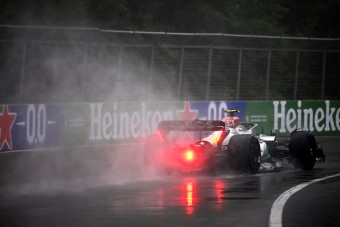 F1: Szánalmasnak tartja a riválisokat a Merci-főnök