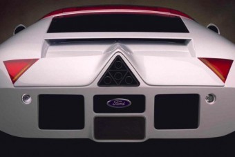 Ez a 90-es évekbeli Ford mindent vert volna