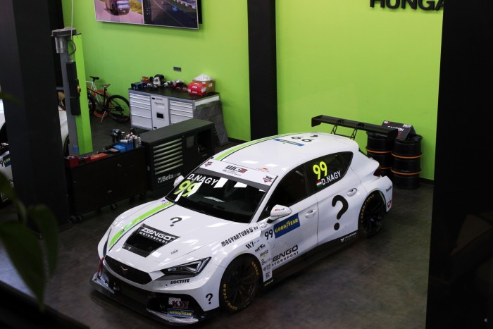 „Lehet, hogy drog, vagy hülye vagyok, de ez éltet!” 9