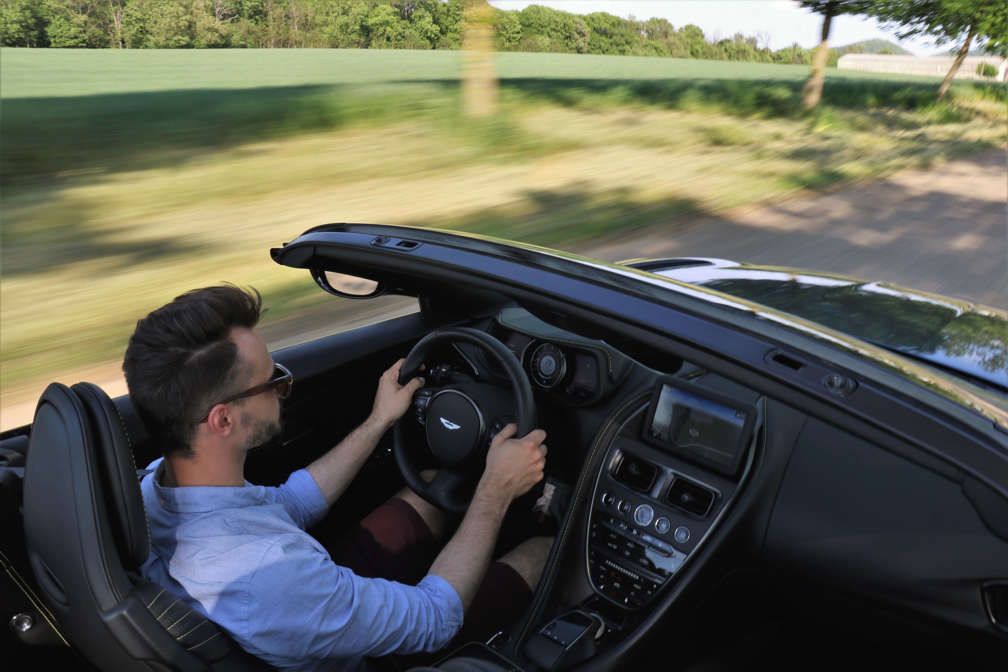 Álomautó a valóságban – Aston Martin DB11 Volante 45