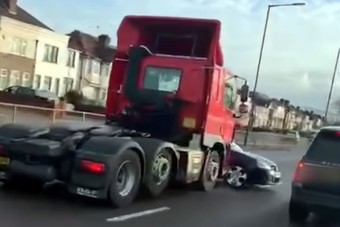 Ezért kerüld nagy ívben a teherautókat