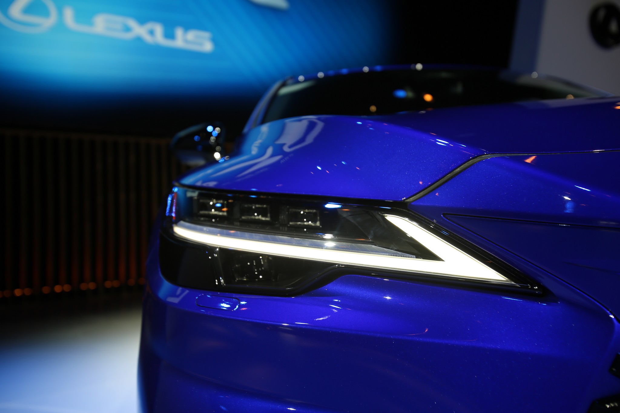 Turbóval, kisebb motorral, nagyobb kényelemmel – Itt az új Lexus RX! 6