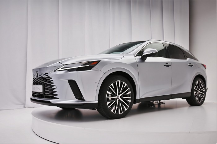 Turbóval, kisebb motorral, nagyobb kényelemmel – Itt az új Lexus RX! 89 Turbóval, kisebb motorral, nagyobb kényelemmel – Itt az új Lexus RX! 89