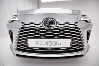 Turbóval, kisebb motorral, nagyobb kényelemmel – Itt az új Lexus RX! 51