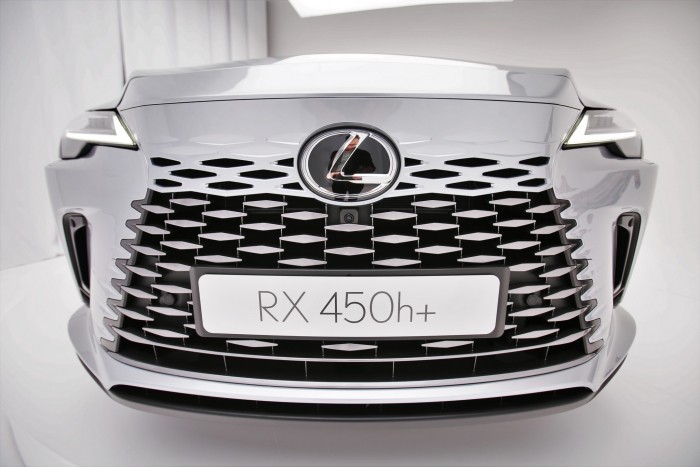 Turbóval, kisebb motorral, nagyobb kényelemmel – Itt az új Lexus RX! 80 Turbóval, kisebb motorral, nagyobb kényelemmel – Itt az új Lexus RX! 80