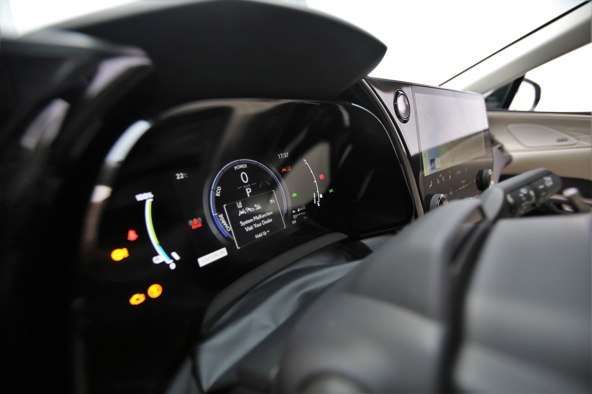 Turbóval, kisebb motorral, nagyobb kényelemmel – Itt az új Lexus RX! 21