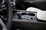 Turbóval, kisebb motorral, nagyobb kényelemmel – Itt az új Lexus RX! 60