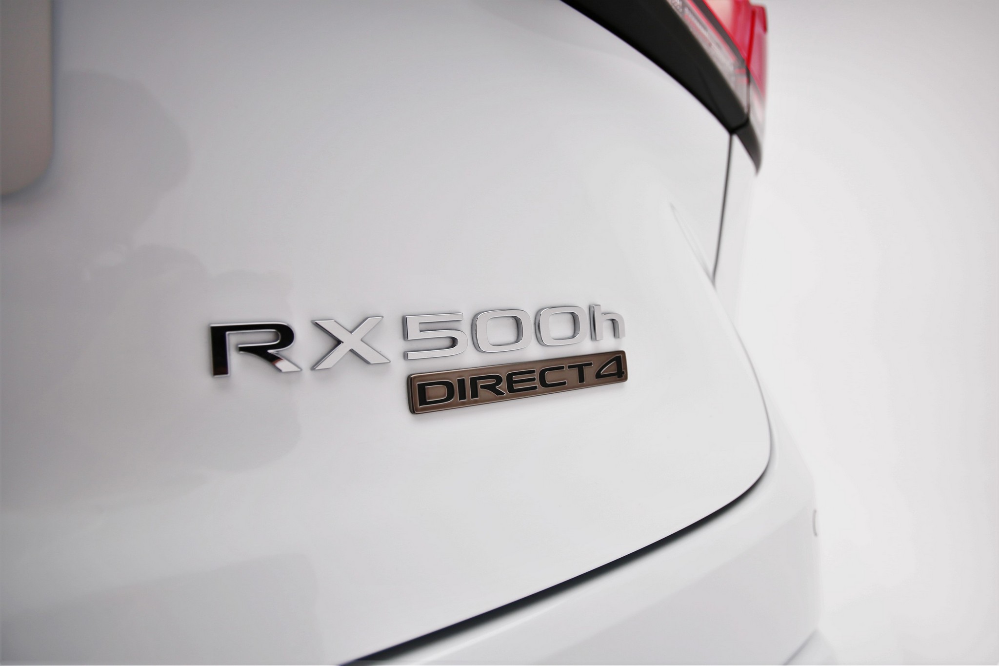 Turbóval, kisebb motorral, nagyobb kényelemmel – Itt az új Lexus RX! 29