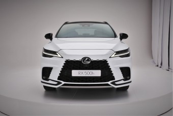 Turbóval, kisebb motorral, nagyobb kényelemmel – Itt az új Lexus RX! 