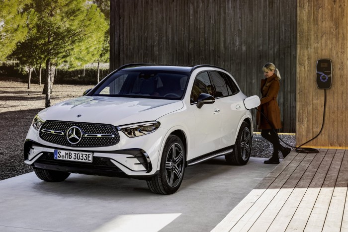 Csak hibridként kapható a legújabb Mercedes 8