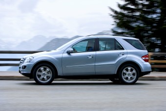 Féktelenné válhat közel egymillió Mercedes