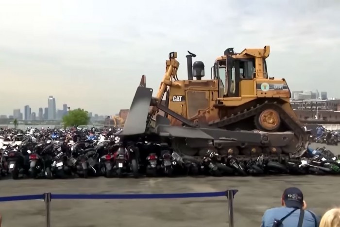 Majdnem 100 motort és quadot tettek tönkre