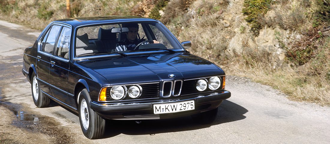 45 éves a BMW, amelyben mindenki inkább hátul szeretne utazni