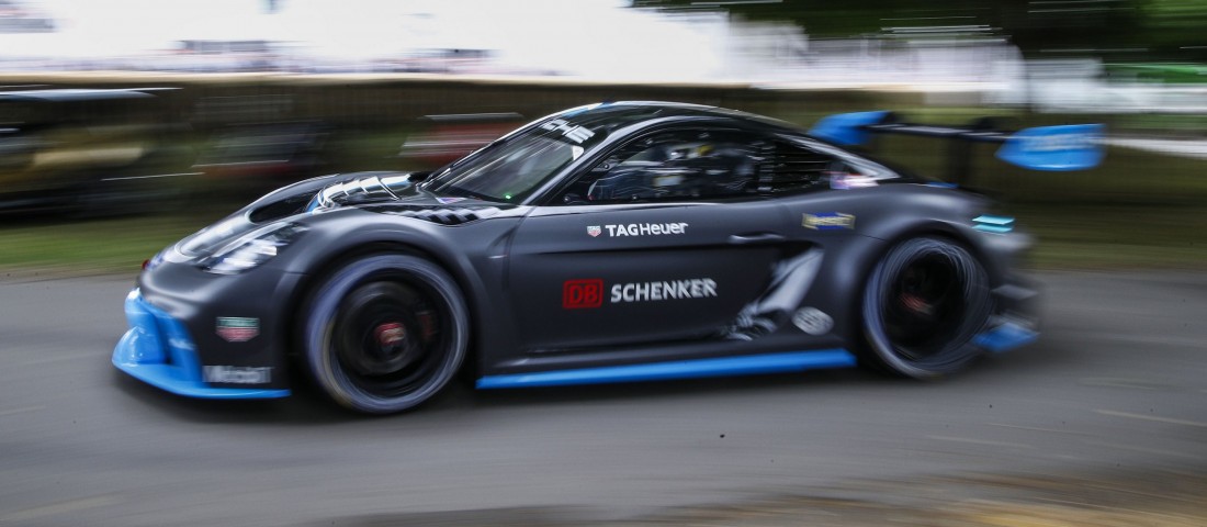 Citromhéj-abroncson gurul a legújabb Porsche