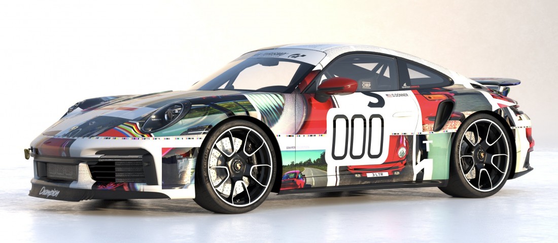 Újságpapírba csomagolták ezt a versenyautót