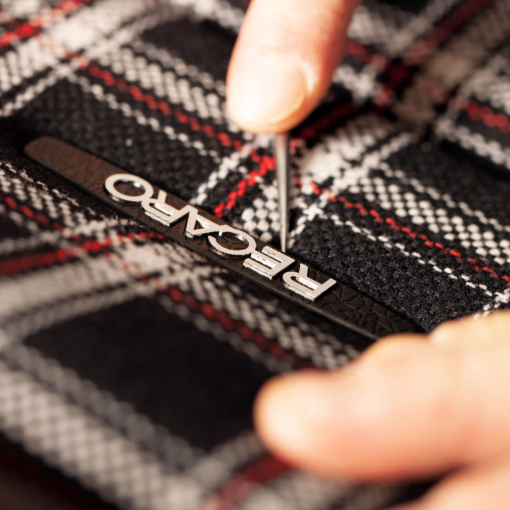 Íme egy tökéletes szék benzingőzös irodai munkához 3