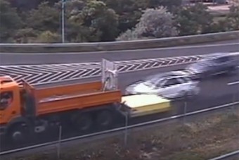 Már művészet, ahogy ezt a munkagépet lezúzták az M7-esen