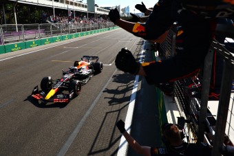 F1: Verstappen bevallotta, szerencséjük is volt