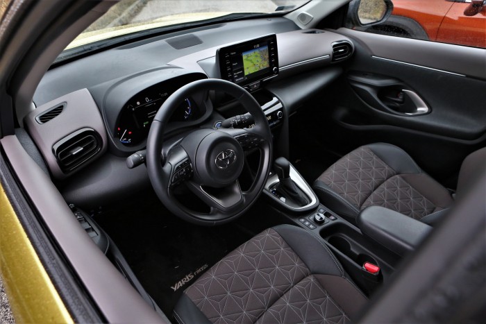 Suzukit vagy Toyotát? – Suzuki S-Cross vs. Toyota Yaris Cross 7 | Vezess Suzukit vagy Toyotát? – Suzuki S-Cross vs. Toyota Yaris Cross 7