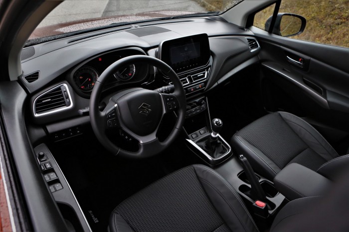 Suzukit vagy Toyotát? – Suzuki S-Cross vs. Toyota Yaris Cross 8 | Vezess Suzukit vagy Toyotát? – Suzuki S-Cross vs. Toyota Yaris Cross 8