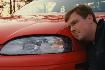 Évek óta él kapcsolatban autójával egy férfi, szexelnek is