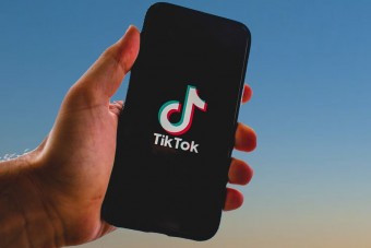 Biztonsági aggályok miatt betiltanák a TikTok-ot