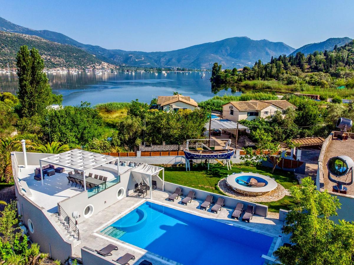 Luxushajót adnak bérbe, ami elsüllyedne a tengeren 4