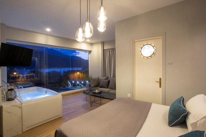 Luxushajót adnak bérbe, ami elsüllyedne a tengeren 3