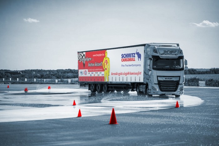 Milliókat kaphat egy magyar kamionsofőr