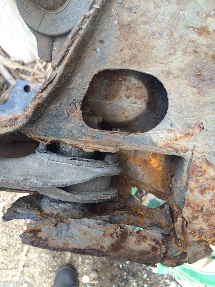 Siralmas állapotok egy Mercedes alatt 4