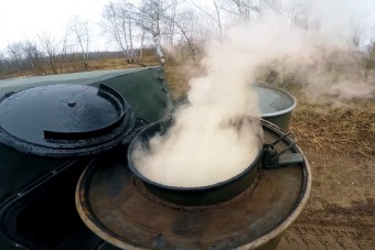 Itt egy vadkeleti megoldás a drága benzinre