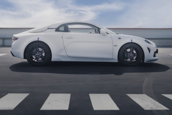 Villanymotort építettek az egyik legjobb sportautóba 6