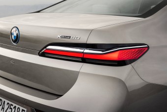 Celebek, politikusok kedvence lehet a páncélozott BMW