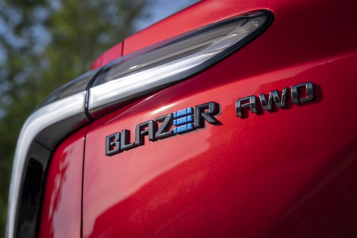 Gyári videókon az elektromos Chevrolet Blazer